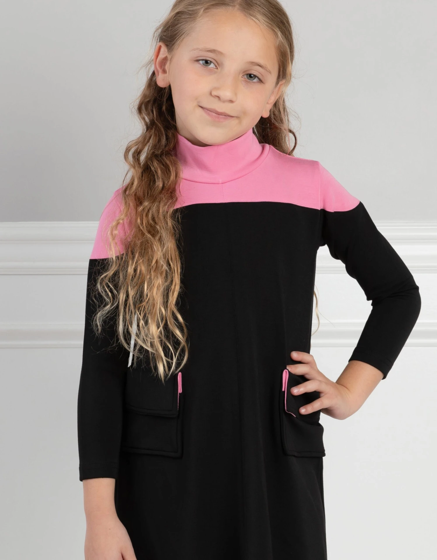 Girls Colorblock Maxi Shabbos Robe With Turtleneck And Cargo Pockets Black Pink 3 Girls Colorblock Maxi Shabbos Robe With Turtleneck And Cargo Pockets Black Pink - Image 3