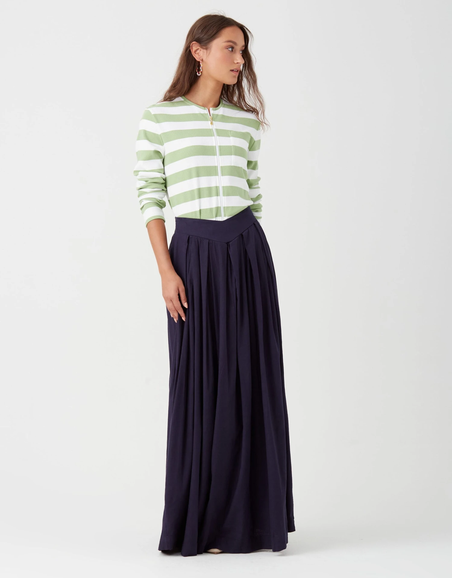 40" Linen Skirt With Sweetheart Waistband Navy 2 40" Linen Skirt With Sweetheart Waistband Navy - Image 2