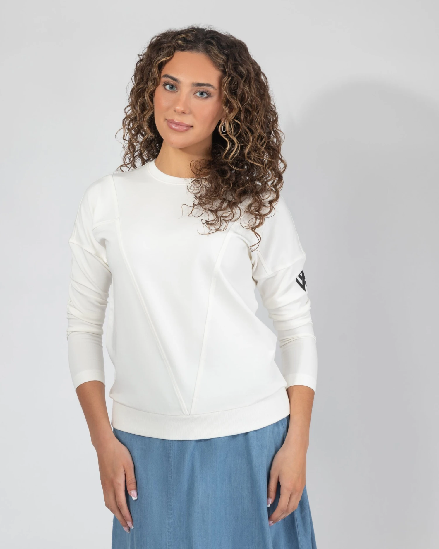 VividLines Relaxed Pullover 9 VividLines Relaxed Pullover - Image 9